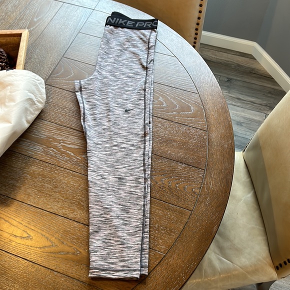 Brand New Nike Pro Tight Fit Leggings - Picture 2 of 4